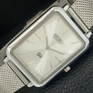 Vintage Style Seiko Quartz Mens Silver Watch & Silver accents W/ Steel Strap